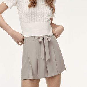 Aritzia Sunday Best Westley Grey Short Size 4